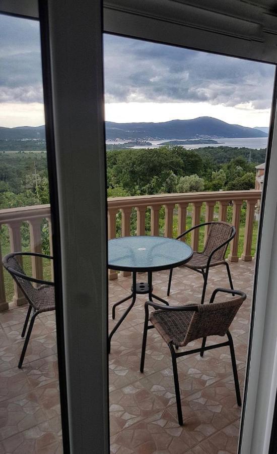 Apartmani Popovic V&A Tivat Exterior foto