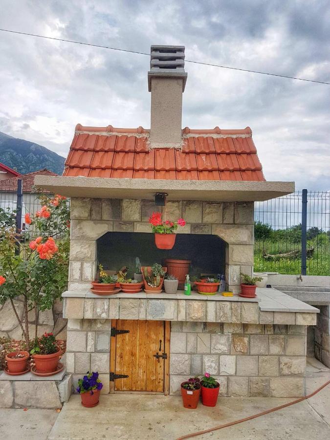 Apartmani Popovic V&A Tivat Exterior foto